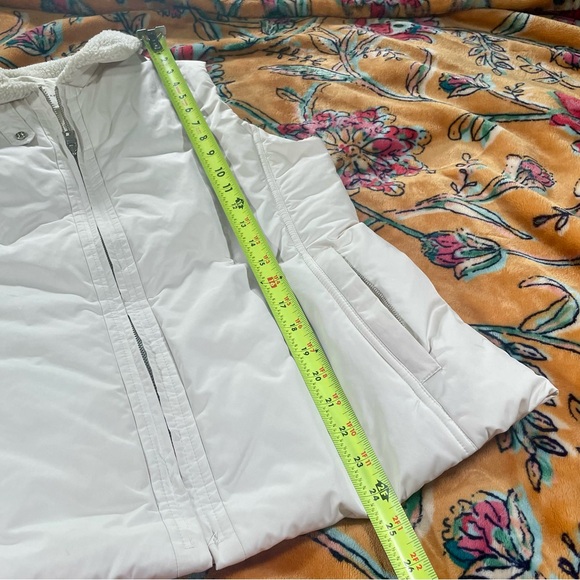 Banana Republic Off-White Vest with Sherpa Collar - Picture 5 of 8